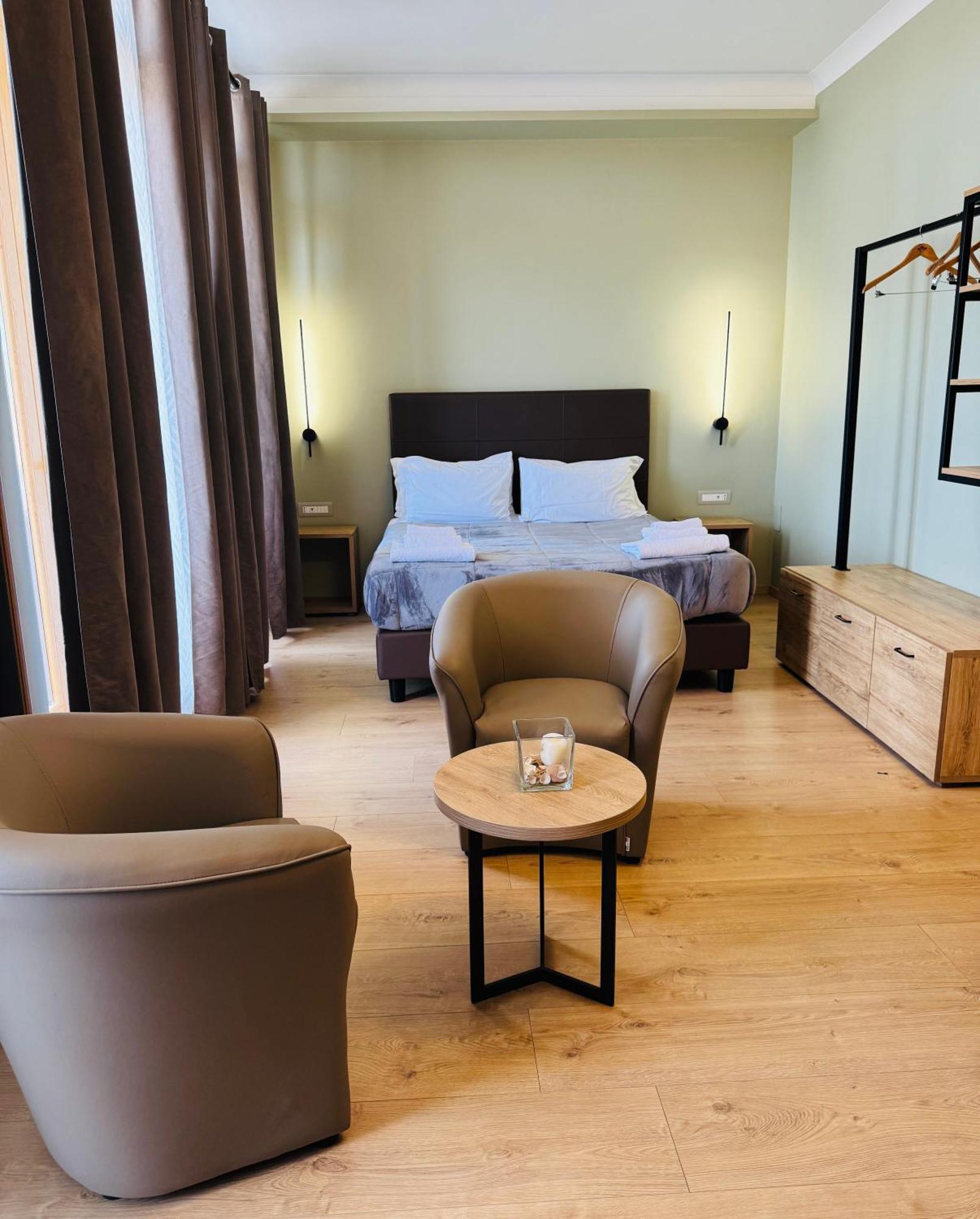 Manhattan Room & Suite باري المظهر الخارجي الصورة