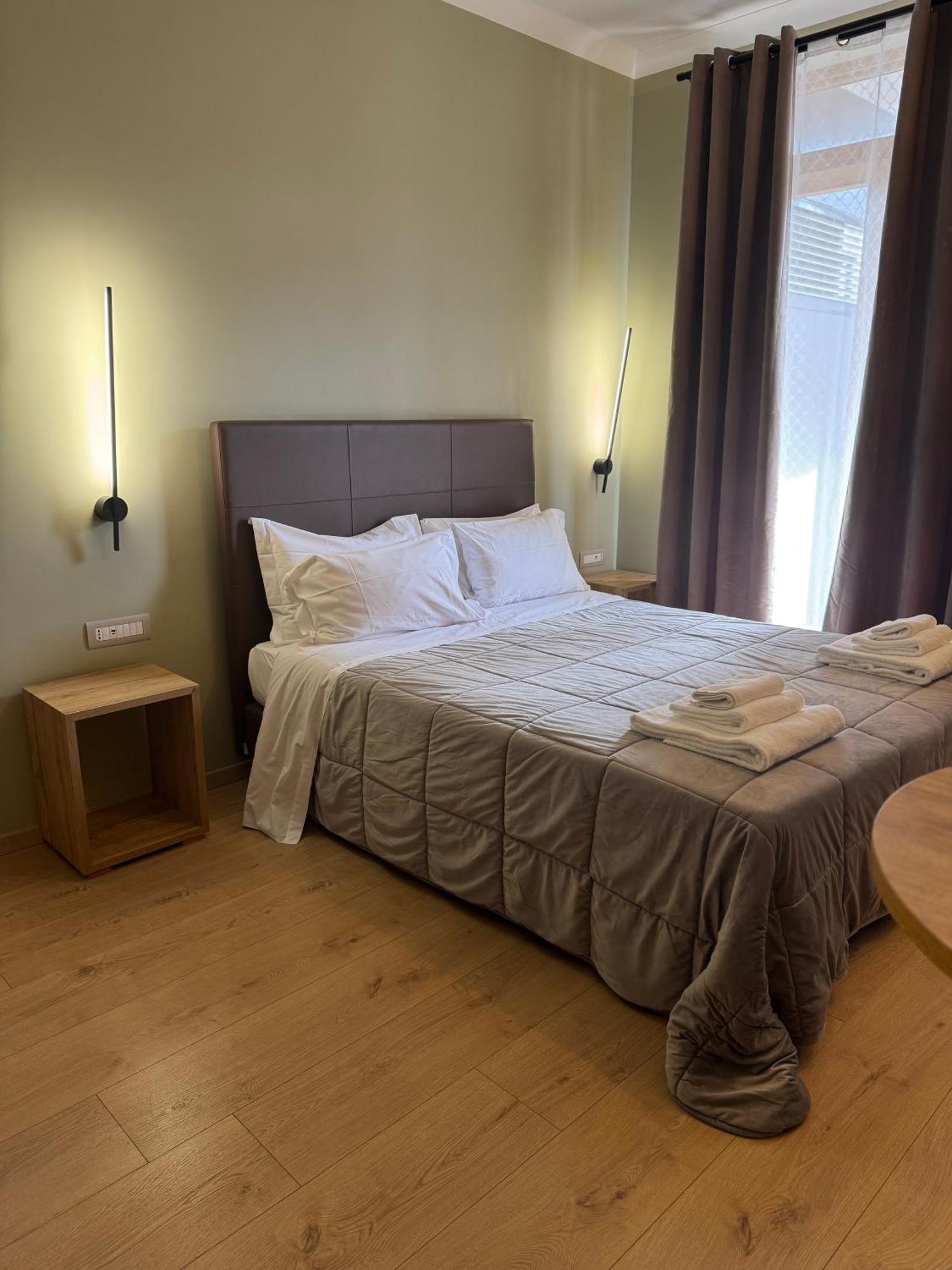 Manhattan Room & Suite باري المظهر الخارجي الصورة